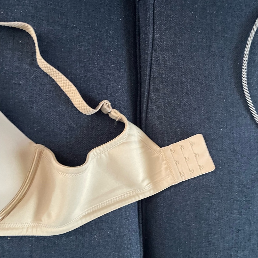 Vanity Fair Smooth Beige Underwire Bra - Picture 4 of 10